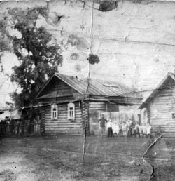 Яманкассинчи А.А.Кузьминсен шуç тимĕр витнĕ ялти чи пĕрремĕш çурт. 